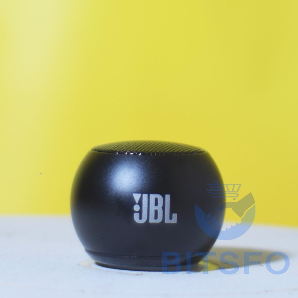 The JBL Tour One M3 is a premium pair of headphones that combines excellent sound quality with smart features. Designed for music lovers and professionals, it delivers powerful bass, clear mids, and crisp highs, making it perfect for any genre. With advanced Adaptive Noise Cancelling (ANC), users can enjoy an immersive audio experience without outside distractions. The Smart Ambient mode allows you to stay aware of your surroundings when needed. Compared to competitors like the AirPods Max, the JBL Tour One M3 offers outstanding performance at a more affordable price. Whether you are looking for a comfortable over-ear headphone, high-quality wireless audio, or a reliable choice for calls and music, the JBL Tour One M3 stands out as one of the best in its category. #nijum_martin #JBLM3 #স্পিকাররিভিউ #বাজেটব্লুটুথস্পিকার #বাংলারিভিউ #সাউন্ডটেস্ট