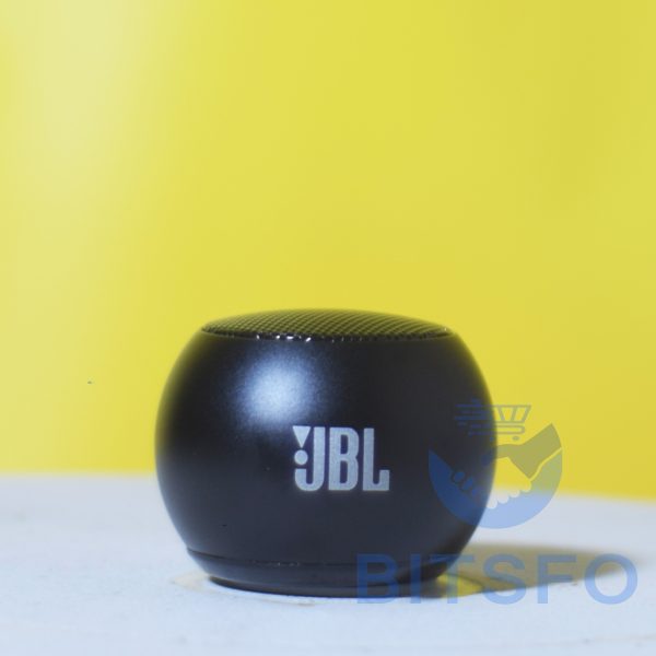 The JBL Tour One M3 is a premium pair of headphones that combines excellent sound quality with smart features. Designed for music lovers and professionals, it delivers powerful bass, clear mids, and crisp highs, making it perfect for any genre. With advanced Adaptive Noise Cancelling (ANC), users can enjoy an immersive audio experience without outside distractions. The Smart Ambient mode allows you to stay aware of your surroundings when needed. Compared to competitors like the AirPods Max, the JBL Tour One M3 offers outstanding performance at a more affordable price. Whether you are looking for a comfortable over-ear headphone, high-quality wireless audio, or a reliable choice for calls and music, the JBL Tour One M3 stands out as one of the best in its category. #nijum_martin #JBLM3 #স্পিকাররিভিউ #বাজেটব্লুটুথস্পিকার #বাংলারিভিউ #সাউন্ডটেস্ট